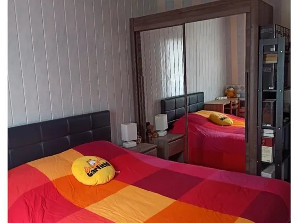 Chambre chez l'habitant (maison)