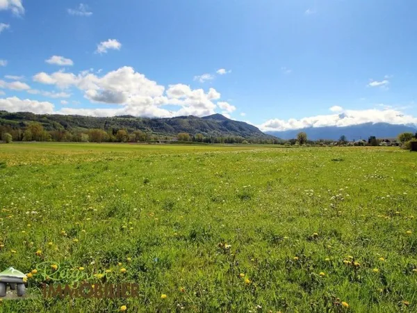 SCIENTRIER - Terrain constructible, plat de 1000m²
