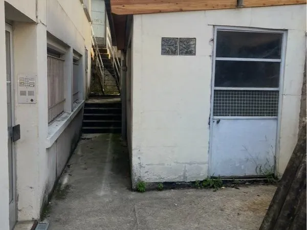 À vendre remise indépendante d'environ 18 m², située rue des Jardins à Besançon, au sein d'une copro