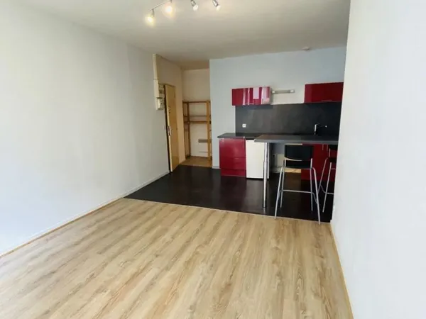 GRENOBLE -HYPERCENTRE -STUDIO - 14 rue St François (N°12)