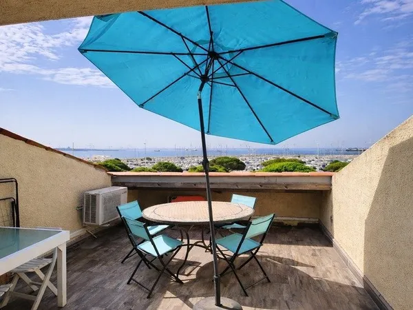 Duplex T3/4 climatisé - Vue mer & port - Terrasse 19 m² - Vendu meublé