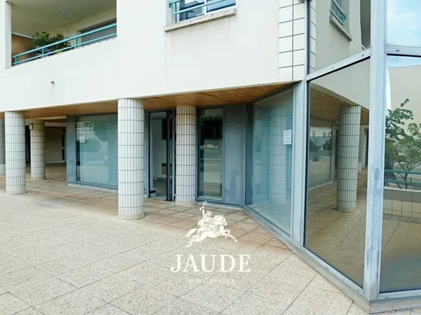 Local professionnel de 67 m2 - Résidence STANDING rue Amadéo Clermont Ferrand