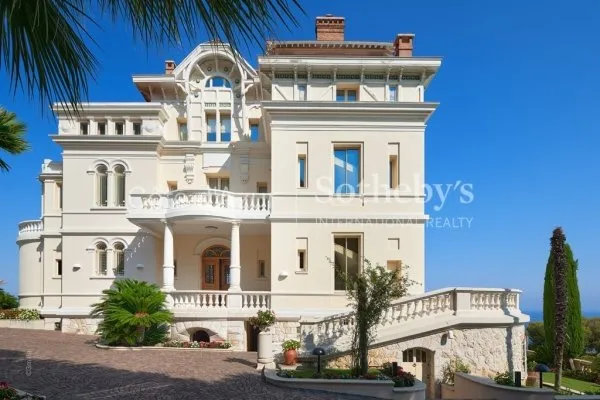 Villa l'Aiglon : Prestigieuse demeure historique avec vue mer imprenable aux portes de Monaco.