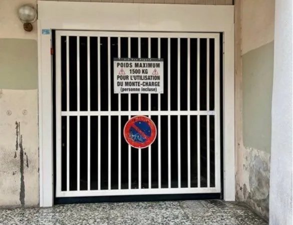 Place de stationnement pour moto