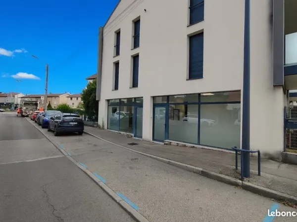 BUREAUX 153 m² LA VERPILLIERE