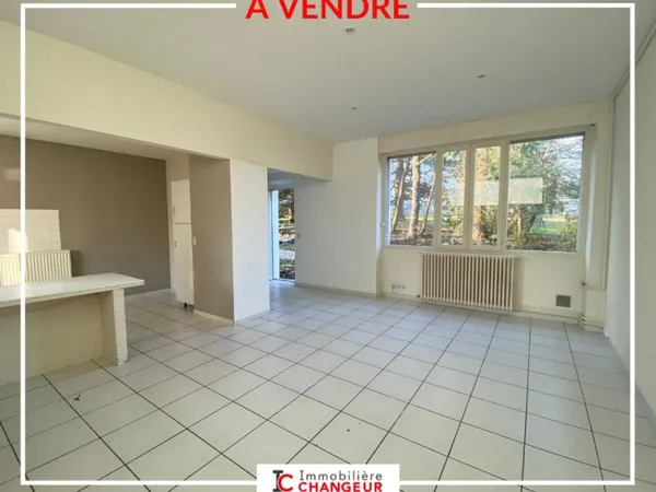 Appartement VOIRON 2 pièces 65M² + place de parking