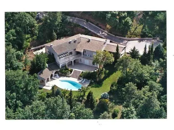Villa 7 pièces 230 m²