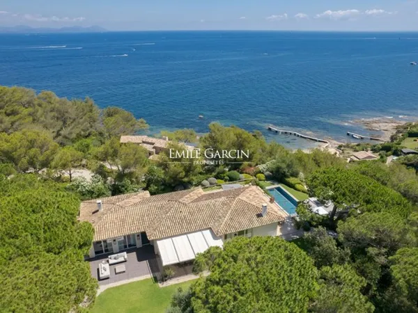 Villa à la location - Les Parcs de Saint-Tropez - à pied de la plage, vue mer