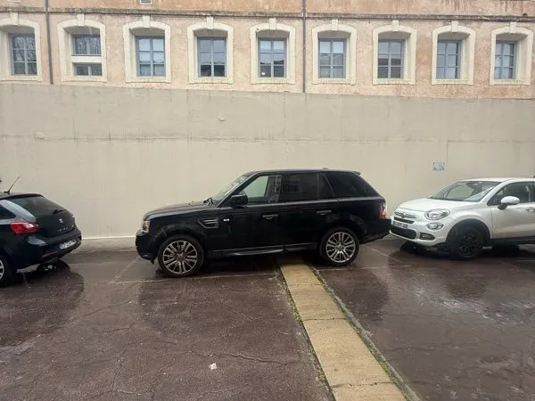 Grande Place de parking -