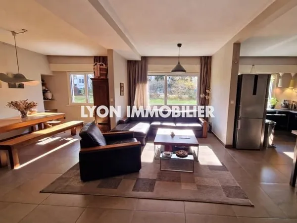 QUARTIER MONPLAISIR - DUPLEX INVERSÉ ATYPIQUE DE 220 M2 - MÉ