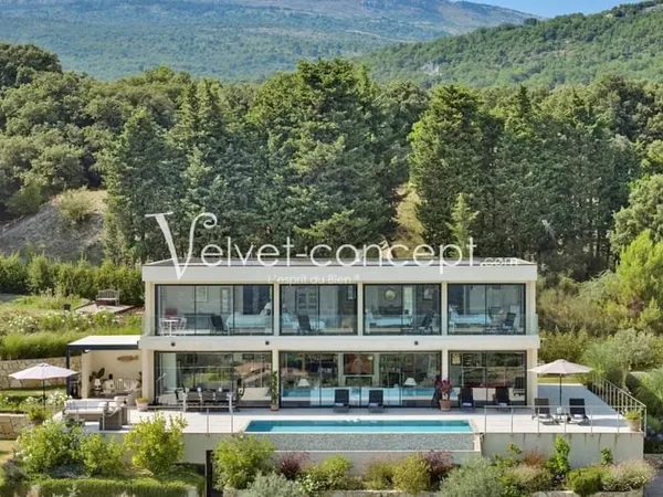 Villa Contemporaine Neuve avec Vue Panoramique et Piscine