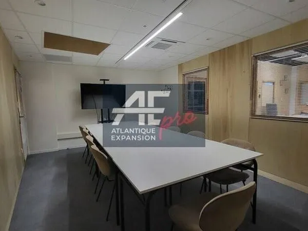 Bureau 48 m²