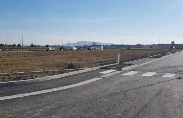Terrain 600 m²