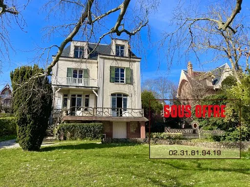 Maison 10 pièces 259 m²