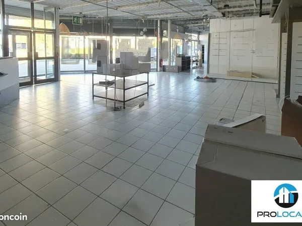 Local commercial 930 m² BOURG EN BRESSE