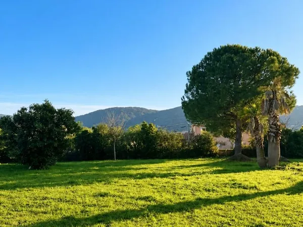 Terrain 960 m²