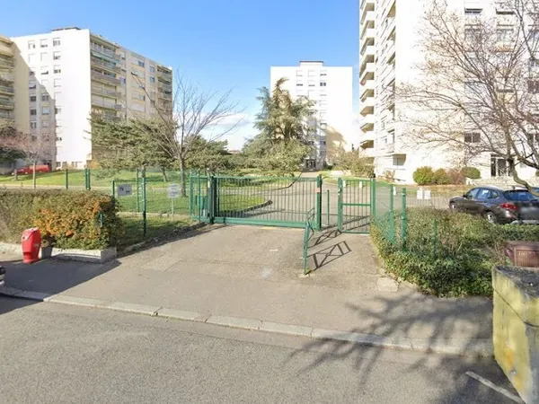 Parking 14 m²