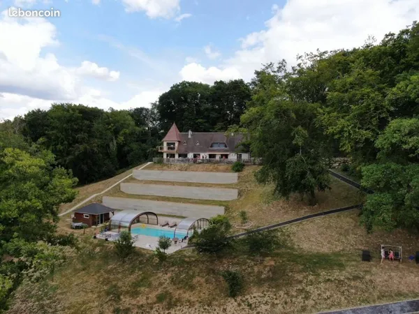 Villa T6 meublée + piscine + tennis