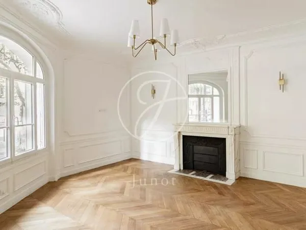 Paris 7e - SUFFREN - Appartement à vendre - 6 pièces - 136.78 m² Carrez - 4 chambres - Belle rénovat