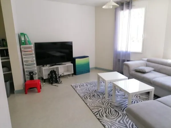 STUDIO BOURGES - 1 pièce(s) - 27 m2