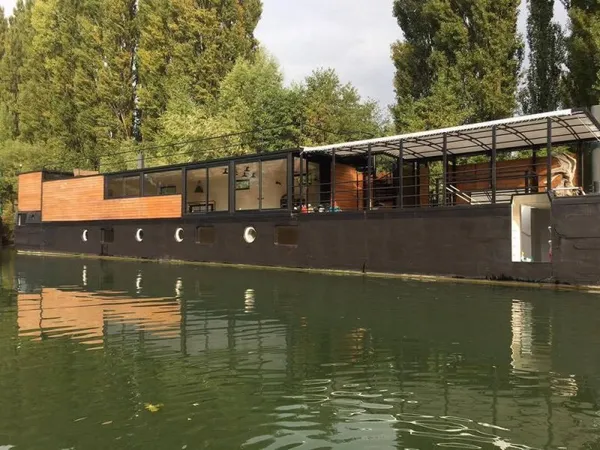 péniche 6 pièces 250 m²