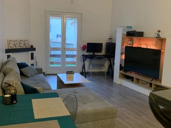 Maison T2 55 M2 avec petit jardin et meublé