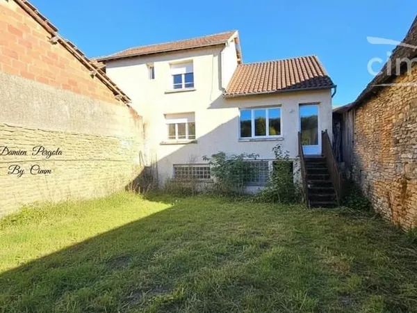 Maison de village T4 à Aubas, 95 m² à rénover