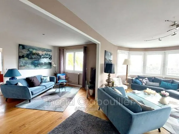 Villa 9 pièces 250 m²