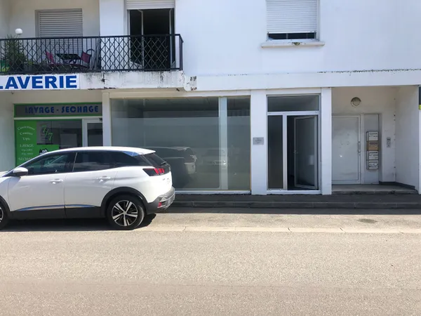 PARENTIS-EN-BORN - Local commercial