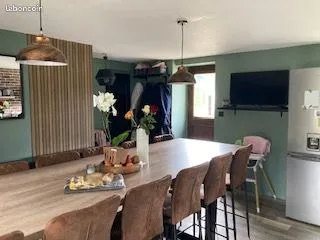 Maison FAMILIALE de 119 m² rénovée avec 4 chambres sur un grand terrain