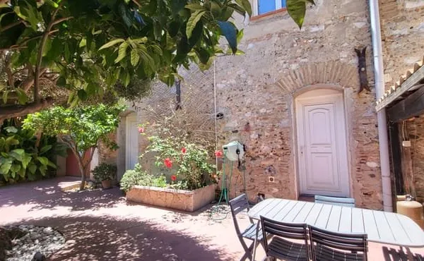 Maison Saint Laurent De La Salanque + Cour