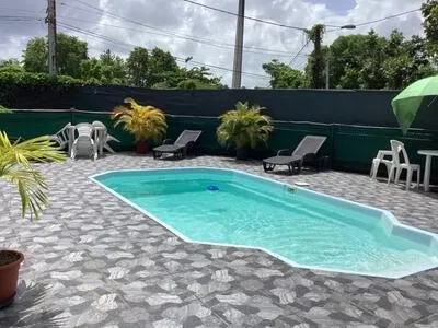 À Louer - Deux Villas Meublées avec Piscine au Moule