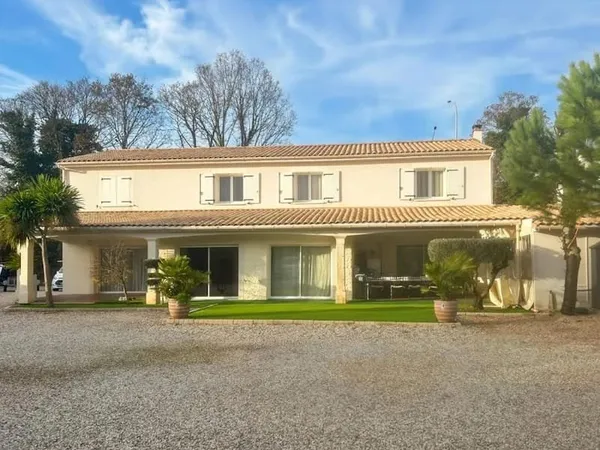 Maison 8 pièces 209 m²