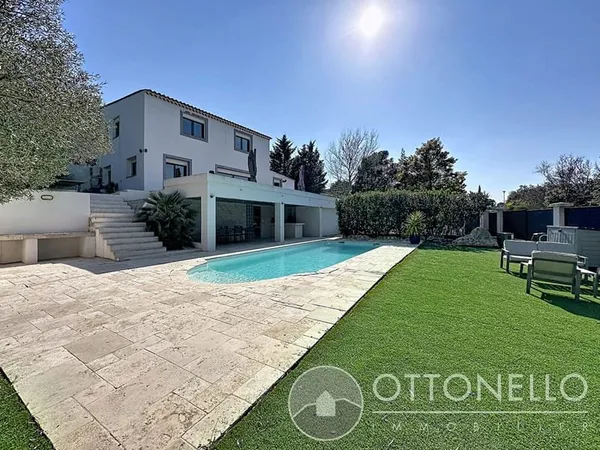 Villa Roquebrune Sur Argens 4 pièces 129,02 m2 sur 710 m2 de terrain avec piscine et garage
