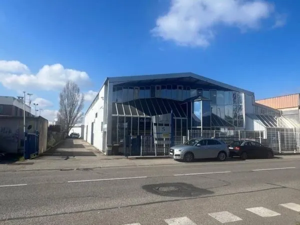 Local d'activité 2140 m²