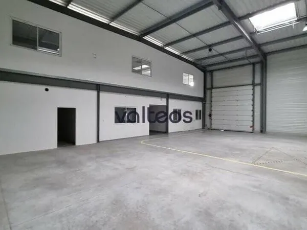 Local d'activité 960 m²