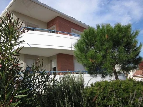Appartement 2 pièce(s) + PARKING