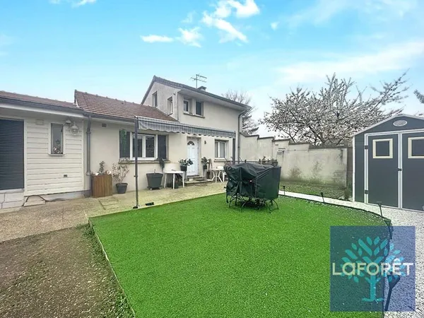COUP DE COEUR Maison rénovée au calme en lot arrière