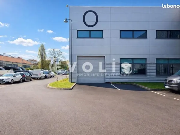 Local d'activité 822 m²