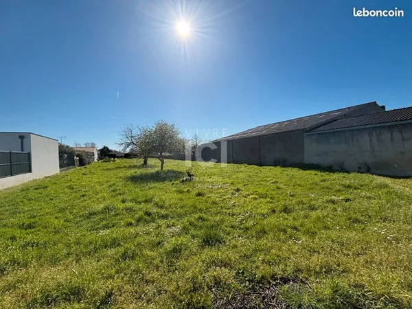 Terrain 620 m² SAINT HILAIRE DE CHALEONS