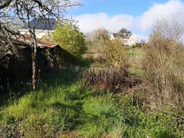 Terrain constructible à La Chartre Sur le Loir