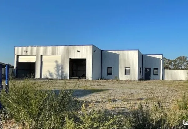 Local d'activité 240m² + 3000m² terrain — Treffieux (44) D771