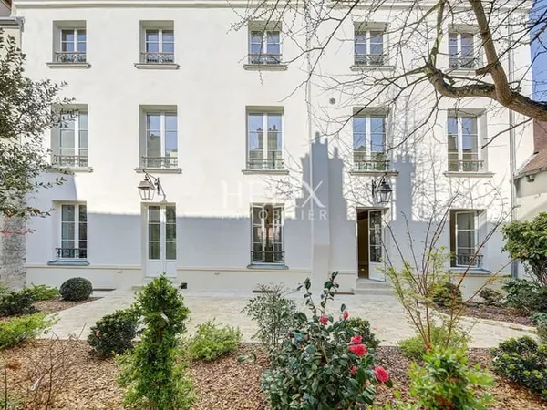 Appartement dans un hôtel particulier exceptionnel à Saint-Germain-en-laye, 2 minutes du RER A