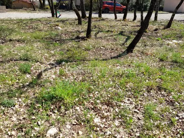 Terrain 820 m²