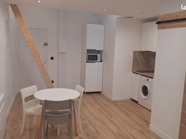 Grand studio entièrement meublé