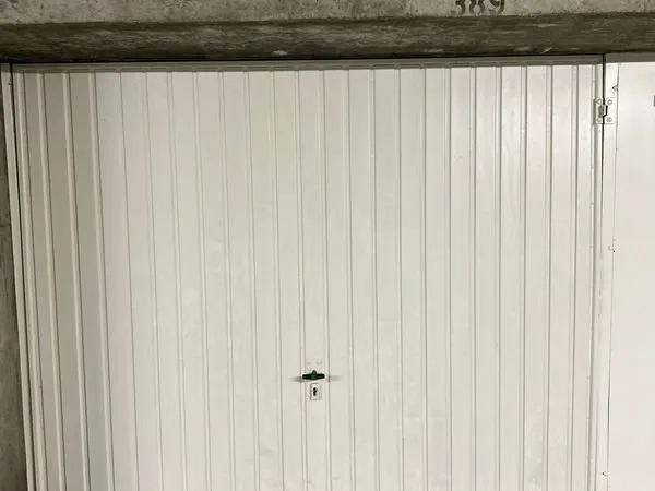 Location d'un garage avec ouverture frontale
