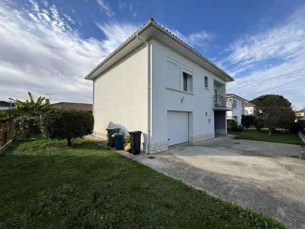 'EVE' Maison rénovée - 3 chambres- jardin- piscine