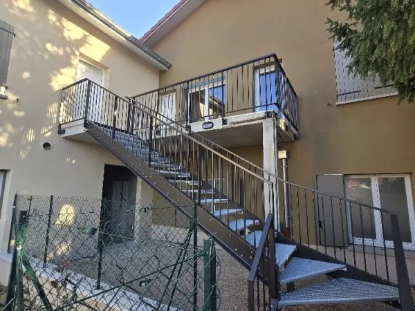 Appartement T4 de 80 m2 hab.avec balcon et 2 places de stati
