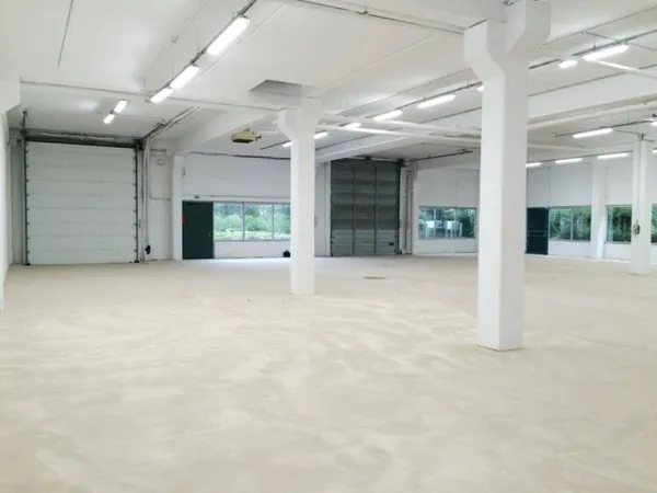 Local d'activité 484 m²
