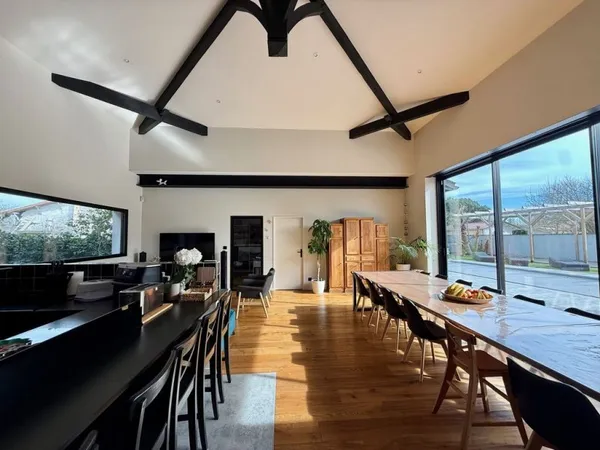 Villa 8 pièces 253 m²